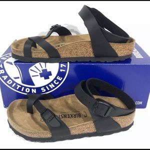 Birkenstock’s size 39 Yara Black